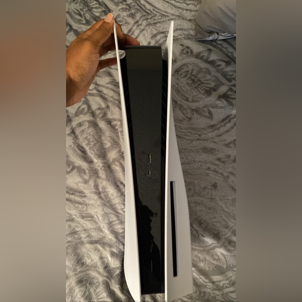 Ps5 disk - Picture 2 of 4